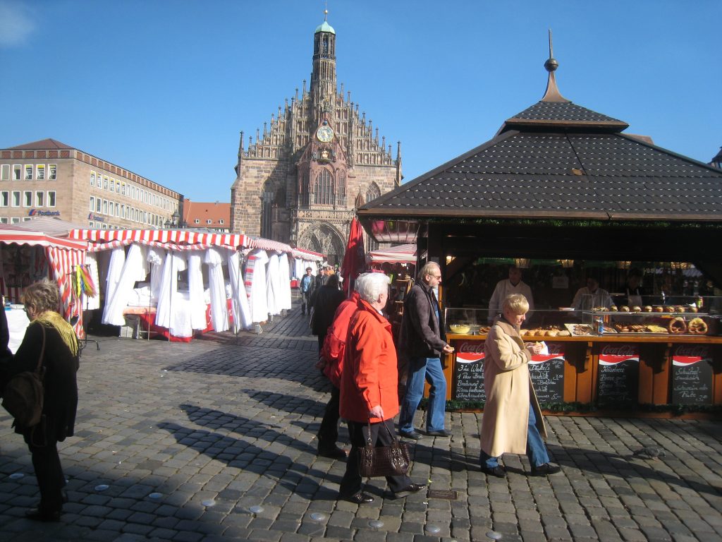 A group of people standing in front of a building

Description automatically generated